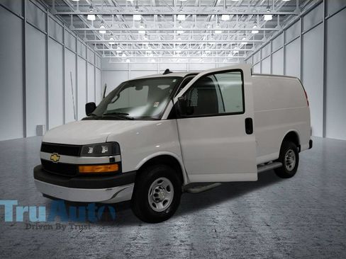 Used 2021 Chevrolet Express 2500 w/ Driver Convenience Package RWD image 17