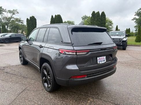 Used 2023 Jeep Grand Cherokee Altitude AWD/4WD image 3