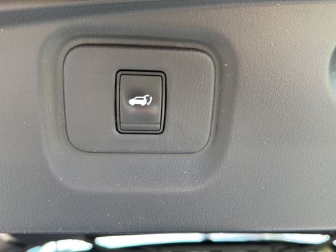 Used 2017 Nissan Pathfinder Platinum AWD/4WD image 23