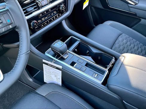 New 2025 Nissan Pathfinder SV image 7