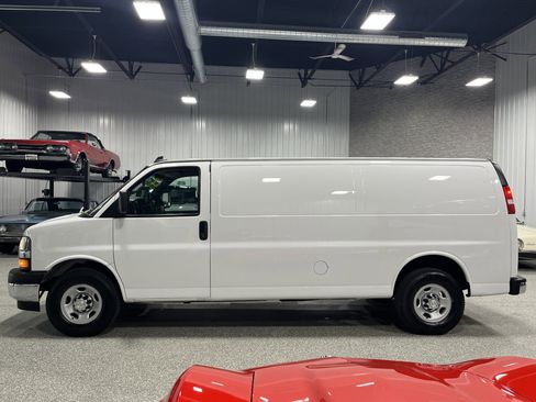 Certified 2021 Chevrolet Express 3500 Extended w/ Driver Convenience Package RWD image 2