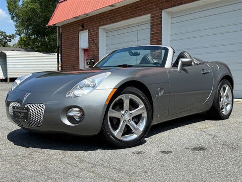 Used 2007 Pontiac Solstice Convertible w/ Premium Package image 5