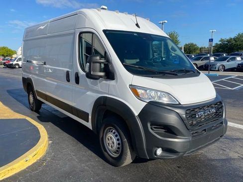 Used 2025 RAM ProMaster 2500 w/ Convenience Group image 4