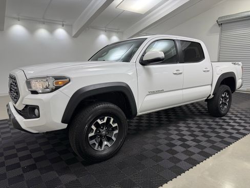 Used 2022 Toyota Tacoma TRD Off-Road image 3