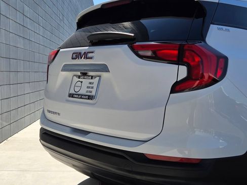 Used 2021 GMC Terrain SLE w/ Driver Convenience Package FWD image 11