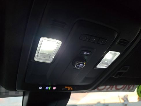 Used 2023 Chevrolet Suburban LT image 28