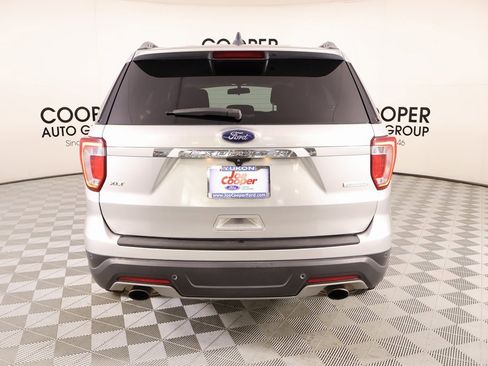 Used 2018 Ford Explorer XLT image 21