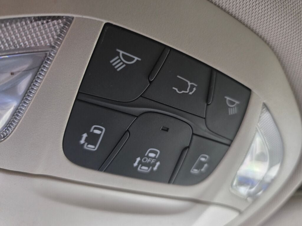 Used 2020 Chrysler Pacifica Touring-L FWD image 19