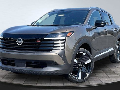 New 2026 Nissan Kicks SR FWD image 2