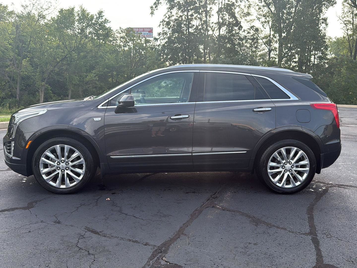 Used 2017 Cadillac XT5 Platinum w/ Driver Assist Package AWD/4WD image 2