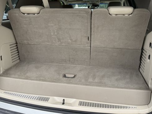 Used 2016 Cadillac Escalade Luxury RWD image 32