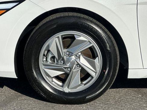 Certified 2026 Hyundai Elantra SE FWD image 25