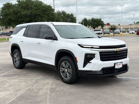 Used 2024 Chevrolet Traverse LS FWD image 7