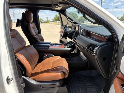 Used 2020 Lincoln Navigator L Reserve w/ Luxury Package AWD/4WD image 13