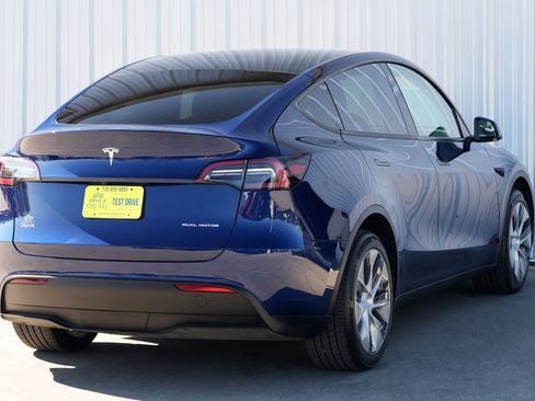 Used 2022 Tesla Model Y Long Range image 51