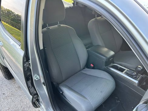 Used 2021 Toyota Tacoma SR5 RWD image 14