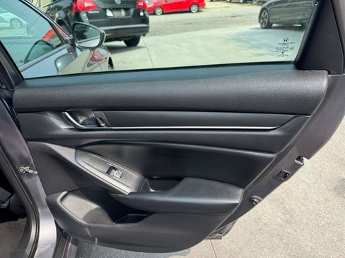 Used 2018 Honda Accord LX image 17