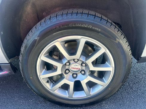 Used 2019 GMC Yukon XL Denali RWD image 9