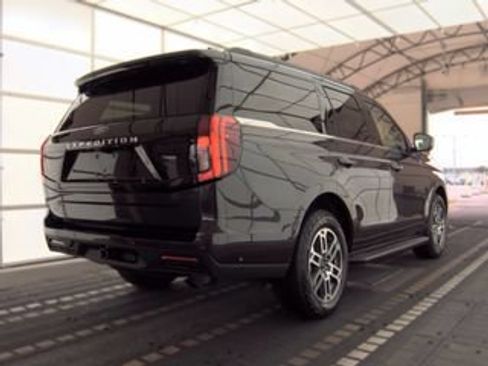 Used 2025 Ford Expedition Active AWD/4WD image 4