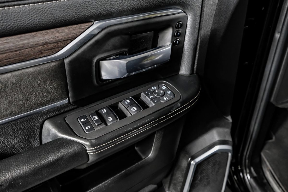 Used 2025 RAM 2500 Laramie AWD/4WD image 35