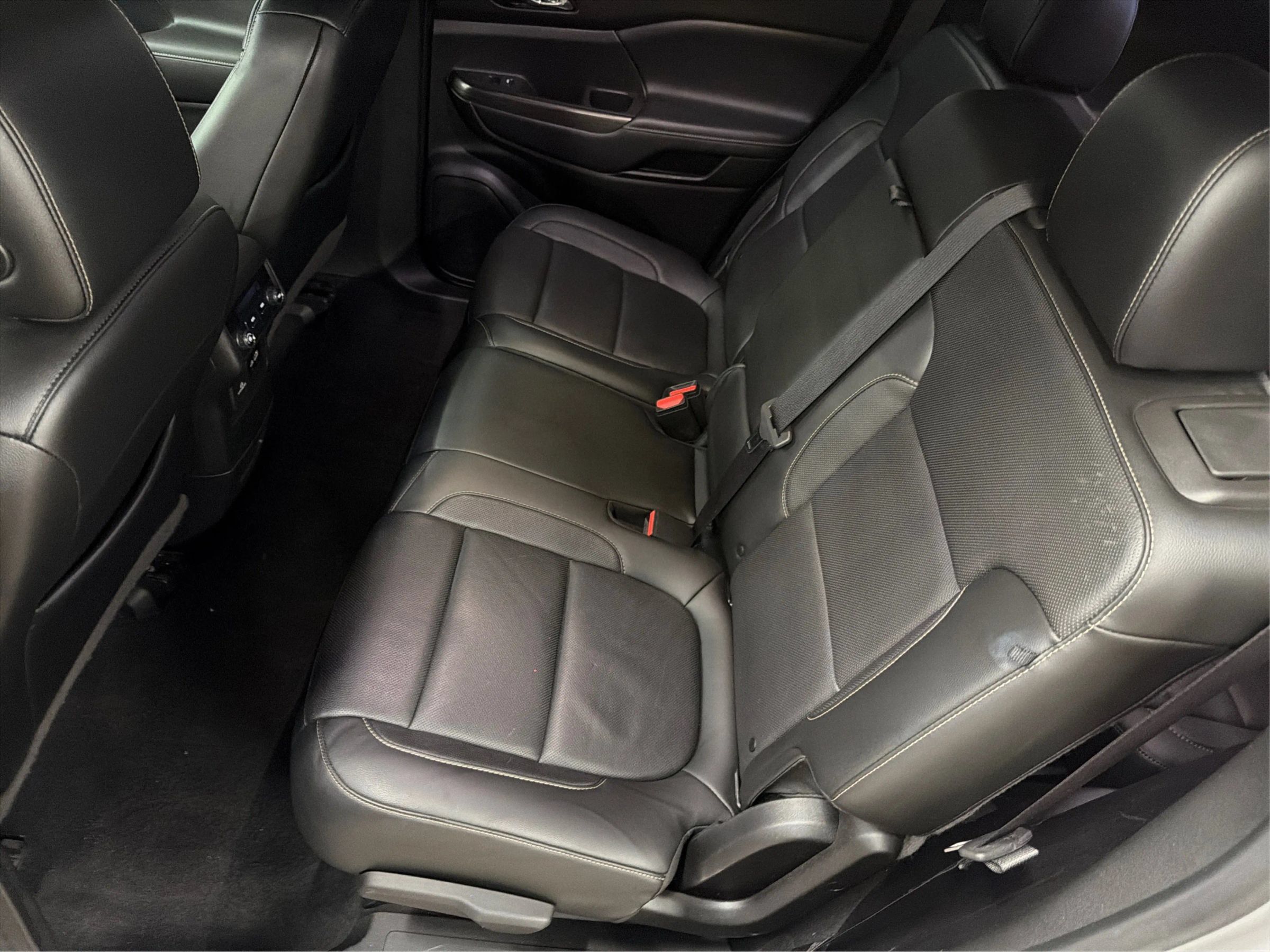 Used 2020 GMC Acadia SLT w/ LPO, Cargo Package FWD image 29