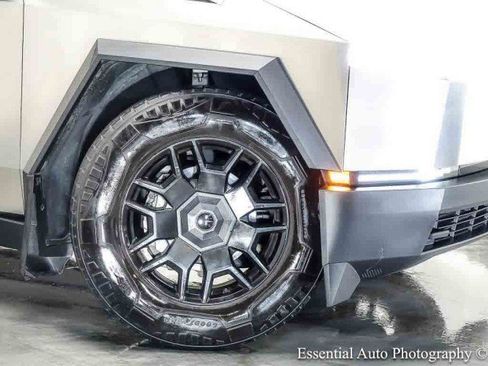 Used 2024 Tesla Cybertruck AWD Crew Cab image 3
