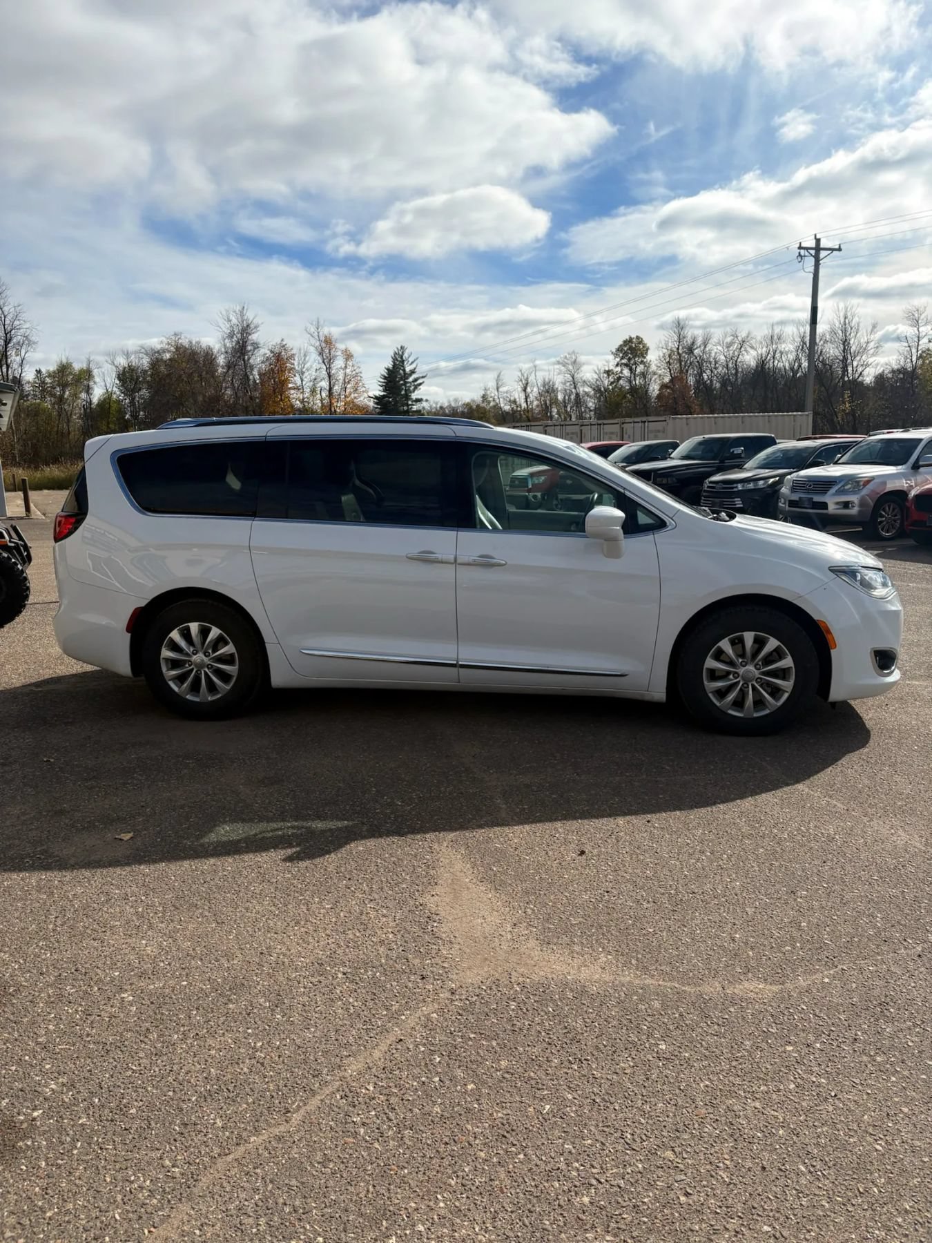 Used 2018 Chrysler Pacifica Touring-L FWD image 4