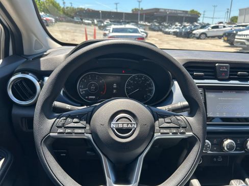 Used 2025 Nissan Versa SV FWD image 29