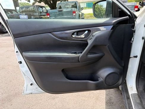 Used 2017 Nissan Rogue SV w/ Midnight Edition FWD image 13