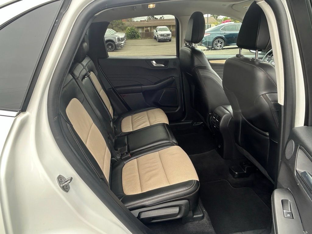 Used 2022 Ford Escape Titanium w/ Titanium Elite Package AWD/4WD image 32