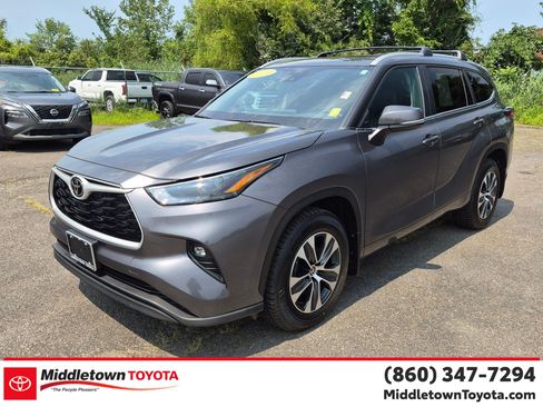 Certified 2024 Toyota Highlander XLE AWD/4WD image 7