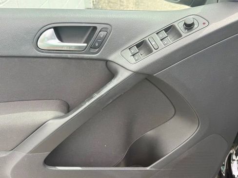 Used 2012 Volkswagen Tiguan S FWD image 17