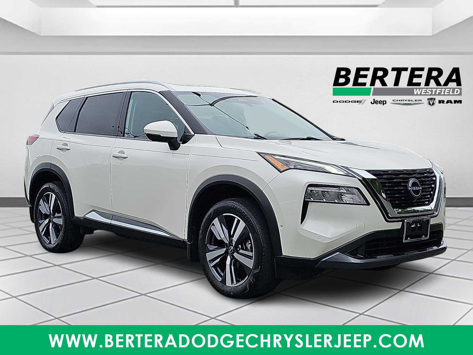 Used 2023 Nissan Rogue SL w/ SL Premium Package AWD/4WD image 1