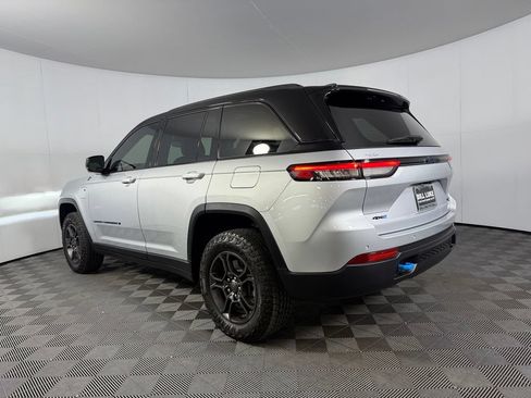 Used 2024 Jeep Grand Cherokee Trailhawk w/ Advanced Protech Group II AWD/4WD image 10