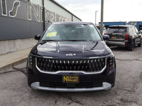 Used 2026 Kia Carnival FWD image 2