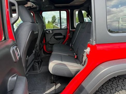 Used 2024 Jeep Wrangler Unlimited Rubicon w/ Convenience Group AWD/4WD image 11