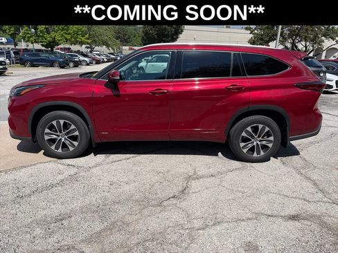 Used 2022 Toyota Highlander XLE AWD/4WD image 10