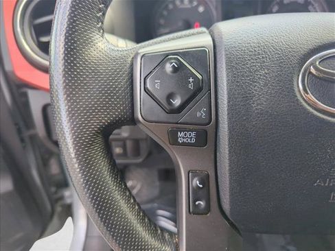 Used 2018 Toyota Tacoma TRD Off-Road w/ Technology Package image 12