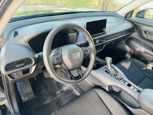 Used 2025 Honda HR-V LX image 11