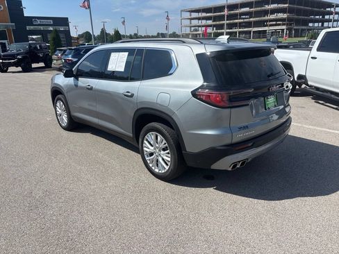 Used 2025 GMC Acadia Elevation w/ Elevation Premium Package FWD image 3
