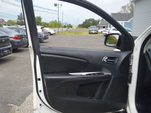 Used 2019 Dodge Journey SE w/ Connectivity Group FWD image 24