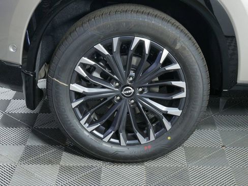 Used 2025 Nissan Rogue Platinum image 9