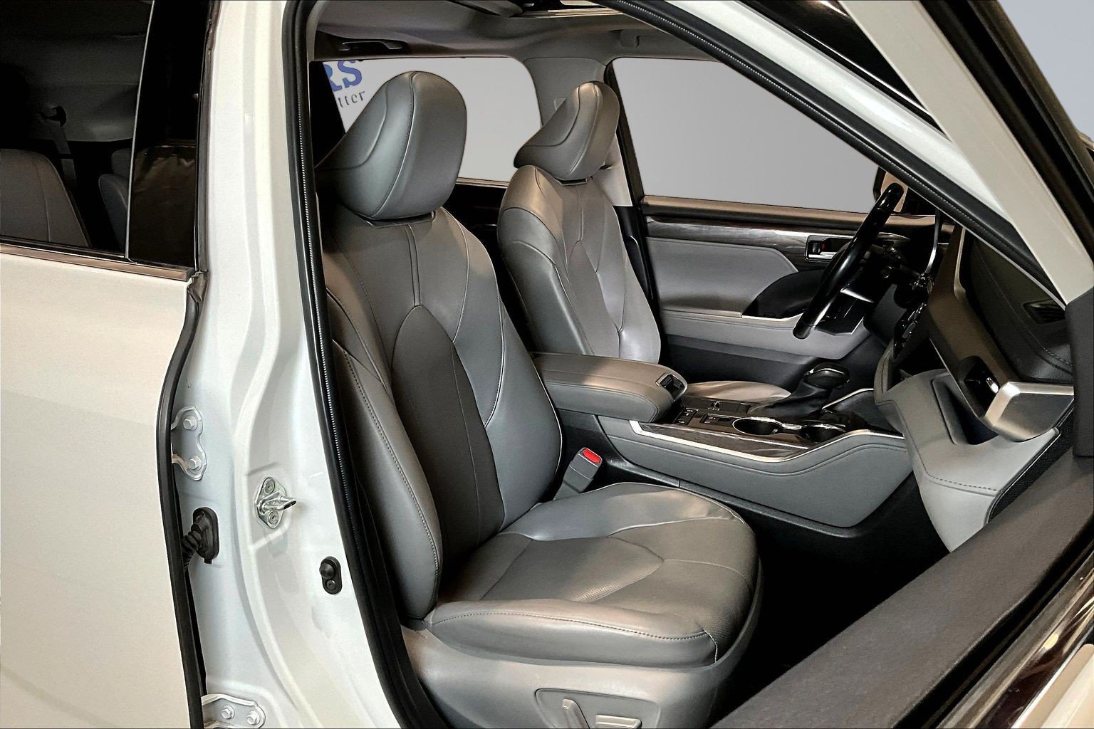 Used 2022 Toyota Highlander Limited FWD image 31