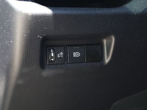 Used 2021 Toyota RAV4 LE AWD/4WD image 14