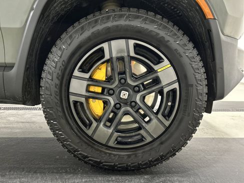 Used 2023 Rivian R1S Launch Edition image 11