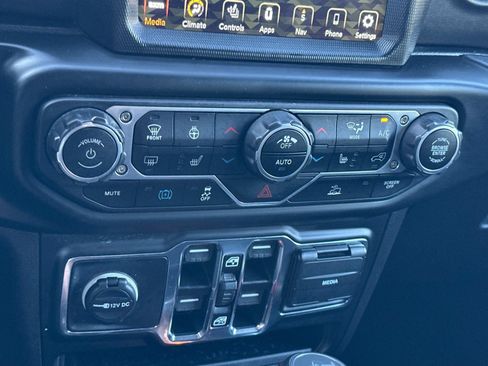Used 2023 Jeep Wrangler Unlimited Sahara w/ Cold Weather Group AWD/4WD image 21