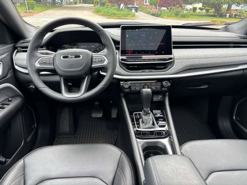 Used 2024 Jeep Compass Latitude w/ Sun and Sound Group AWD/4WD image 10