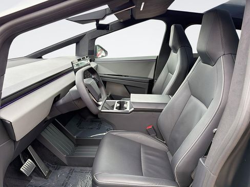 Used 2024 Tesla Cybertruck AWD Crew Cab image 22