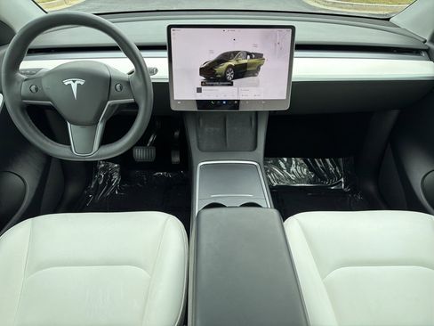 Used 2022 Tesla Model Y Long Range image 2