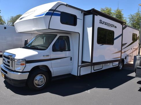 Used 2022 Ford E-450 and Econoline 450 Super Duty w/ Motorhome Prep Package RWD image 52